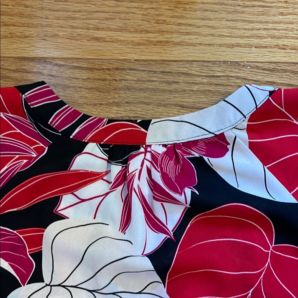 NWT Liz Claiborne Floral V Neck Blouse with Mandarin Collar - Picture 9 of 10